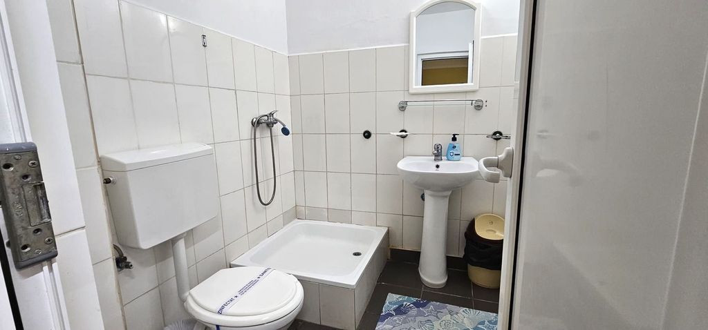 ???? Apartament 3 camere – Micro 16, etaj 2, (în spate...