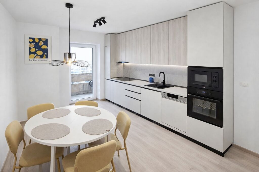 Apartament 2 camere, spațios, zona Republicii - Caraiman