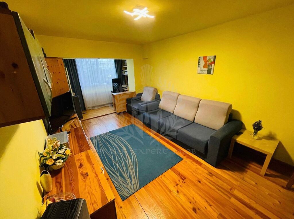 2 CAMERE // REPUBLICII // MOBILAT