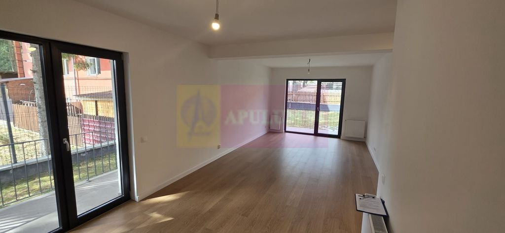 Apartament cu 2 camere de vanzare in Busteni, curte si lo...