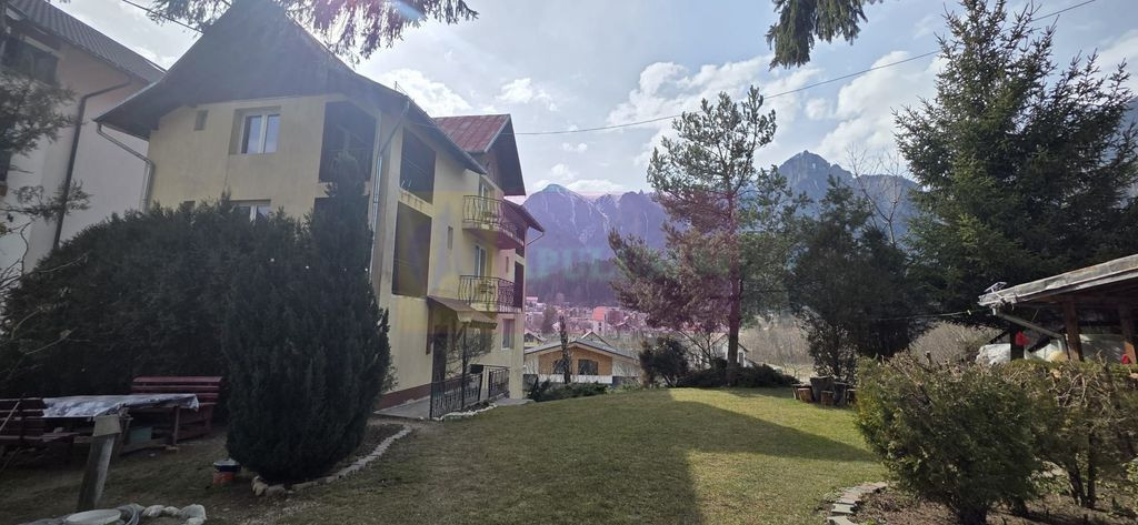 Vila de vânzare cu 8 camere și garj in Busteni