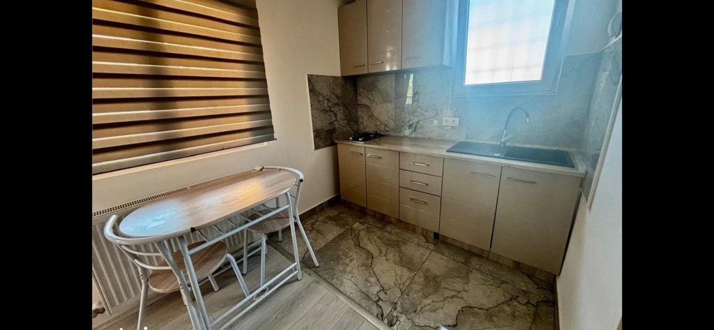 Ofer la inchiriere garsoniera la casa,cu facturi incluse