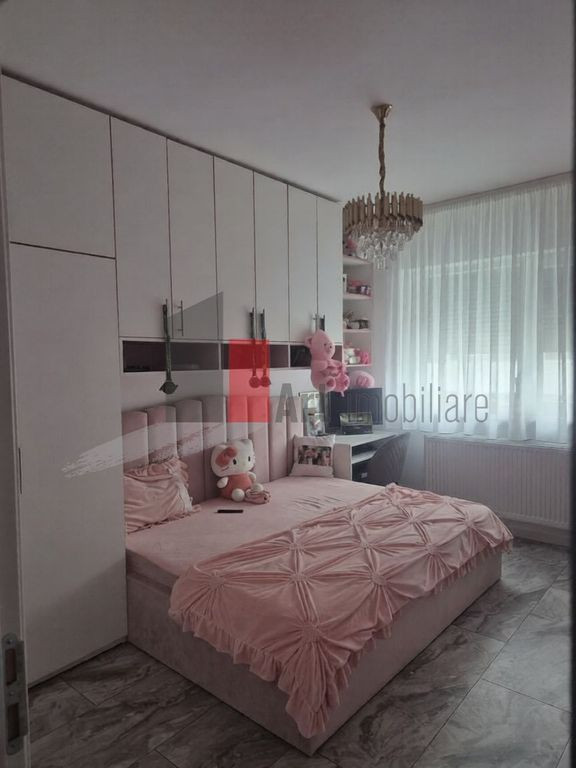 Vanzare apartament 3 camere 70 mp-Weiner Palada+loc de pa...