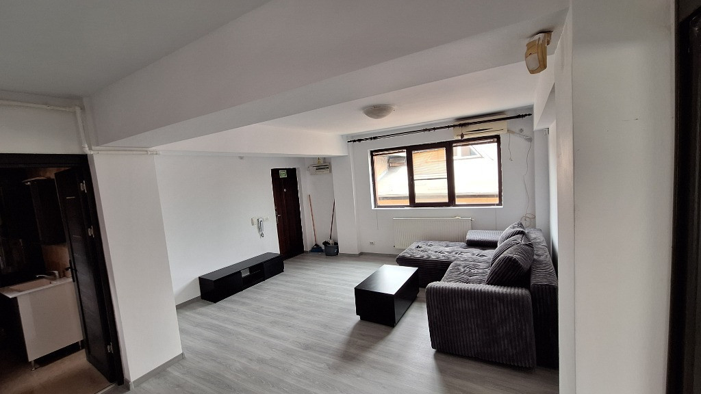 Proprietar închiriez apartament 3 camere Obor