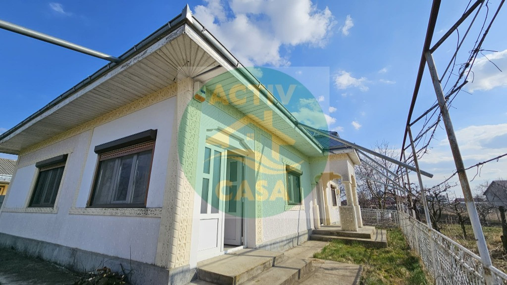 Casa de vanzare, zona Romanului