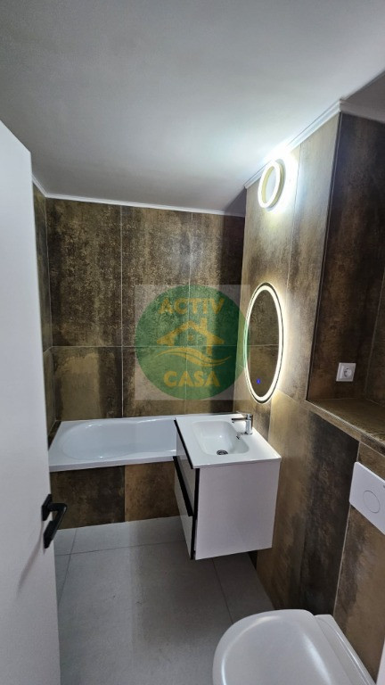 Apartament 3 camere, 3 balcoane, etaj 3