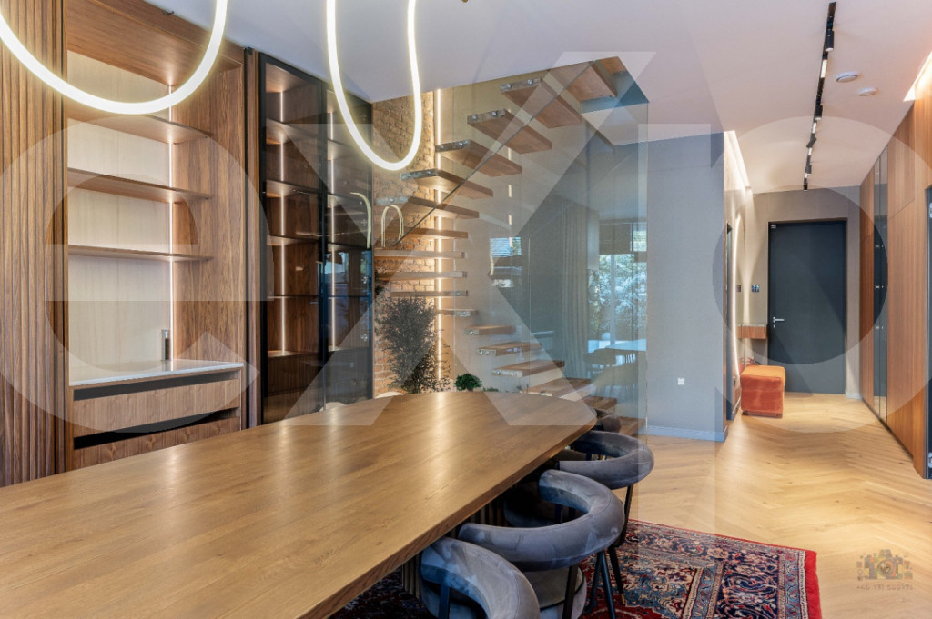 Vila de inchiriat- 6 camere- piscina - pompe de caldura