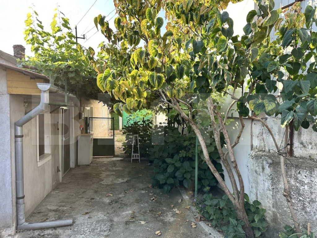 Casă de renovat 2 camere, zonă liniștită – Cugir
