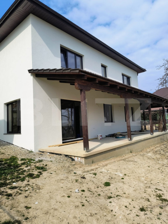 Casa spatioasa de vinzare,ideala pentru confort si liniste