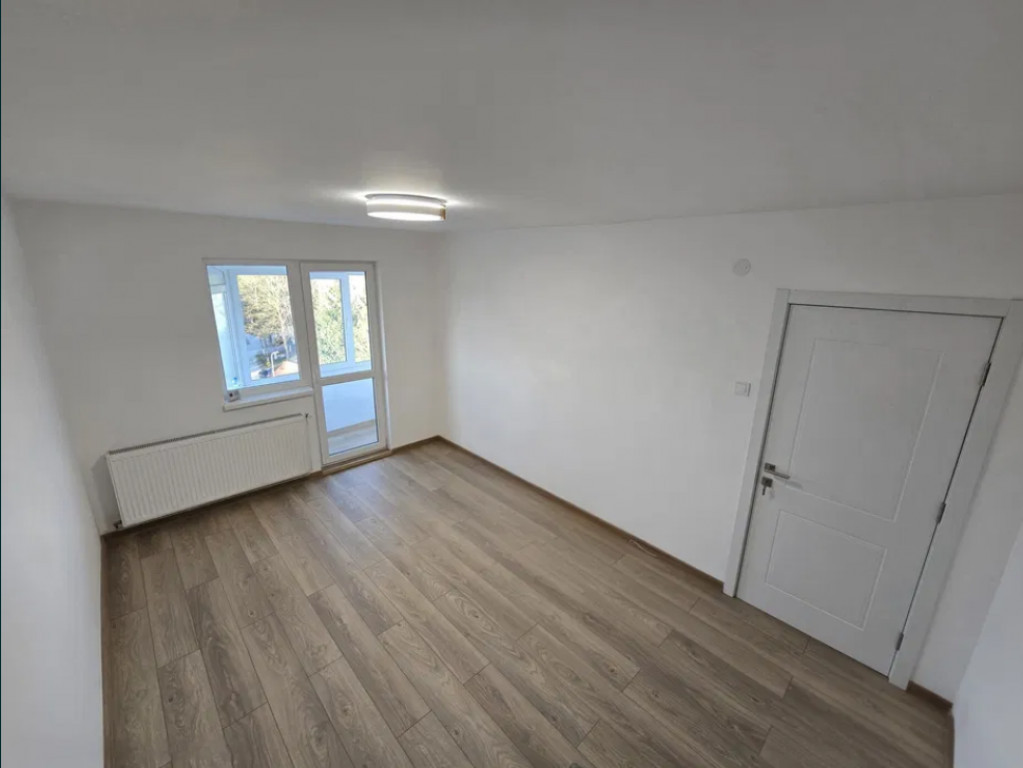 Apartament 2 camere, decomandat - zona Sacele