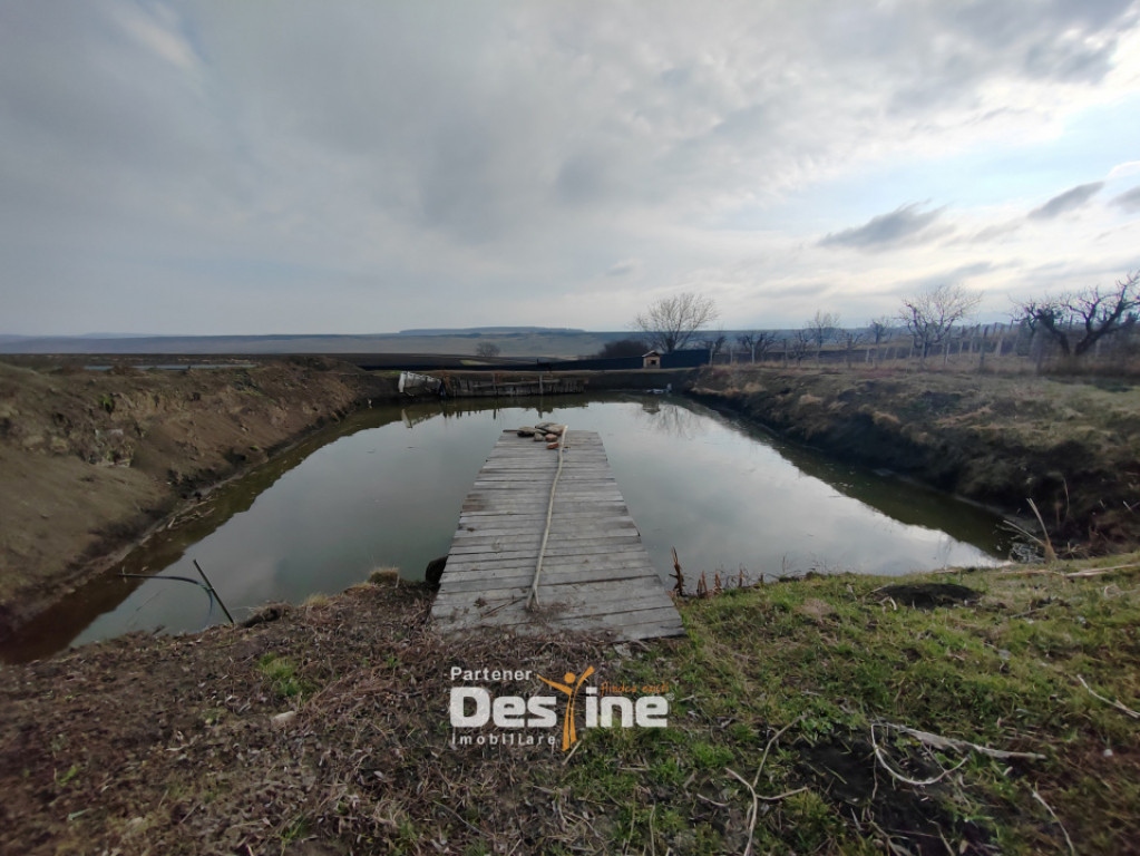 COMISION 0% - Teren intravilan cu 2 iazuri populate – 2225