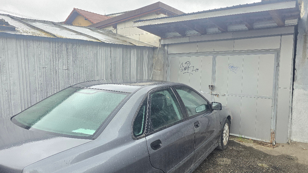 Vand garaj in Deva, pe strada Cernei, suprafata utila 19 mp, construct