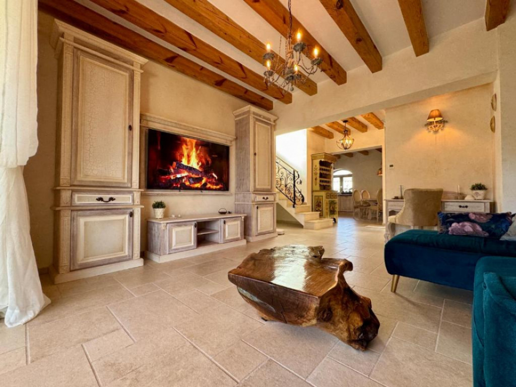 Apartament cu 2 camere etaj intermediar, renovat, boxa, zona