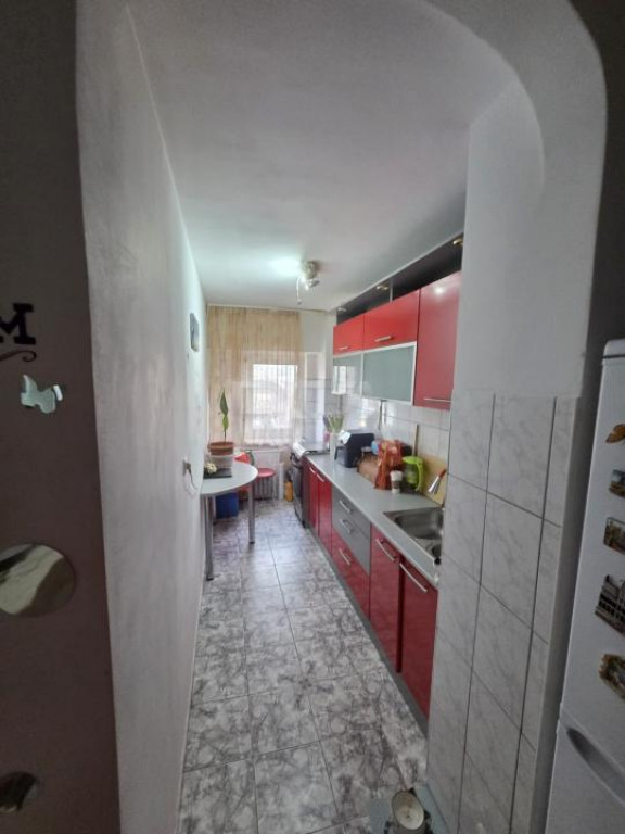 Garsonieră Vitan Mall decomandată, et. 5, an 1990, metrou,