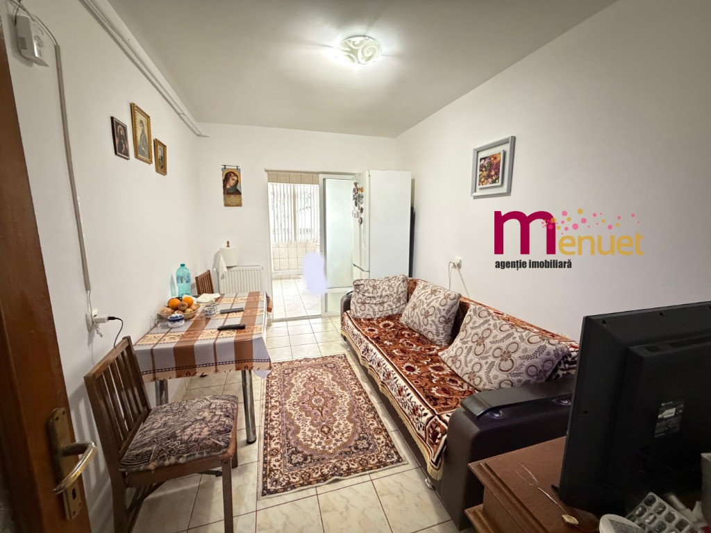 Apartament 3 camere,str.Victoriei,etaj 1,90 mp