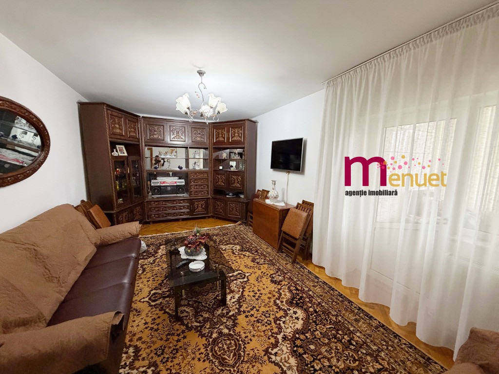 Apartament 3 camere,str.VICTORIEI , etaj 1