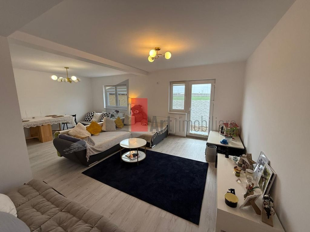 Ap 4 cam Giurgiu decomandat, parter