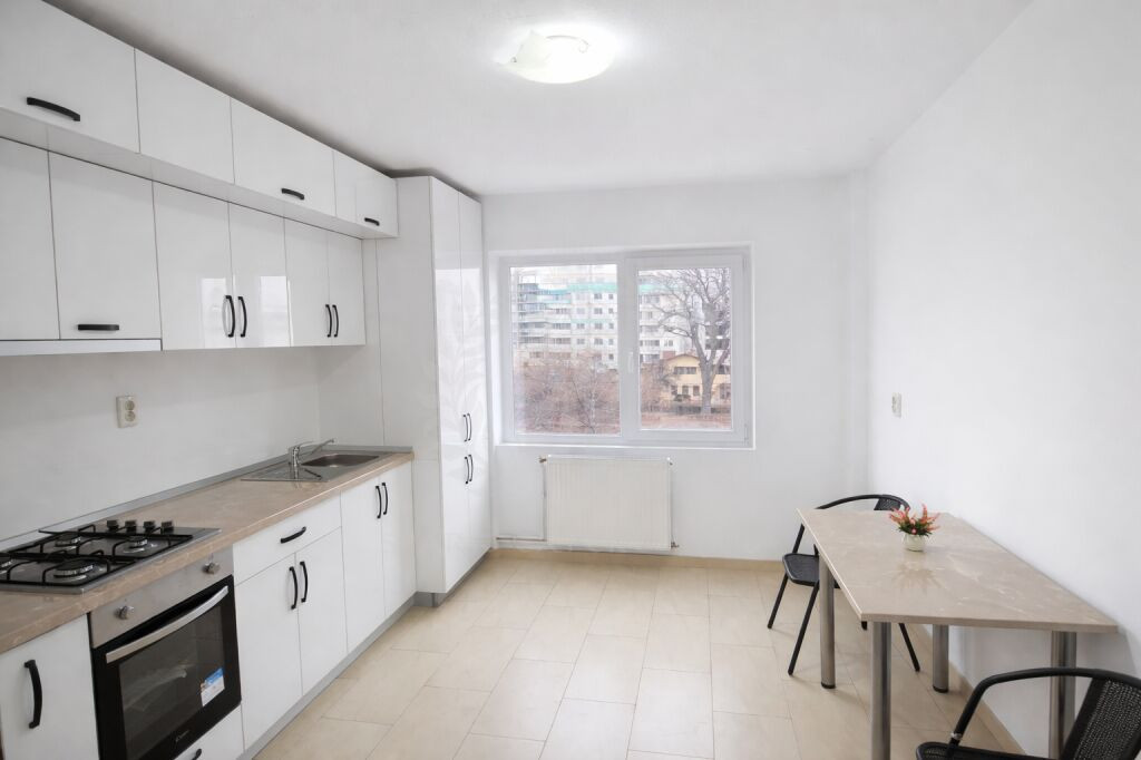 Apartament 4 camere, spațios, zona Ultracentral -