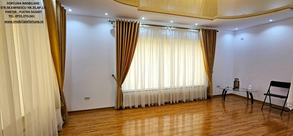 Proprietate Piatra Neamt-Vila cocheta,prevazuta cu terasa,garaj ,teren