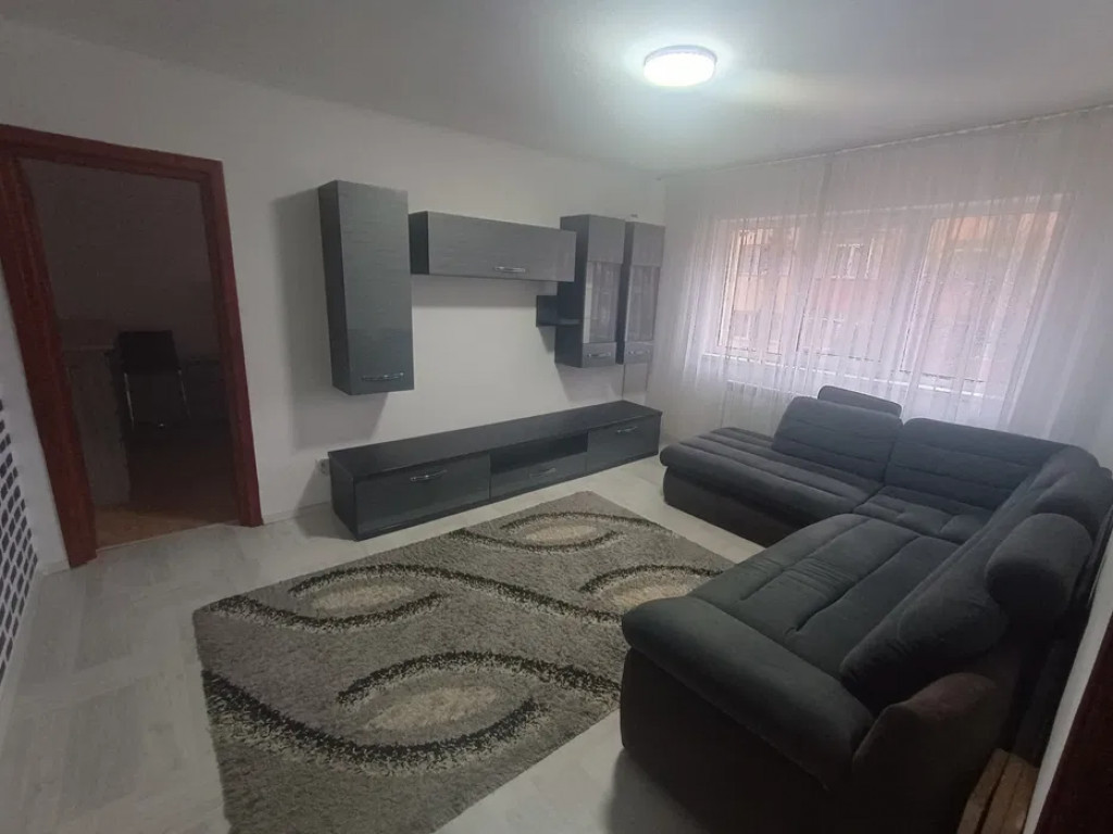 Apartament cu 3 Camere Semidecomandate - etaj 2 Zona George Enescu