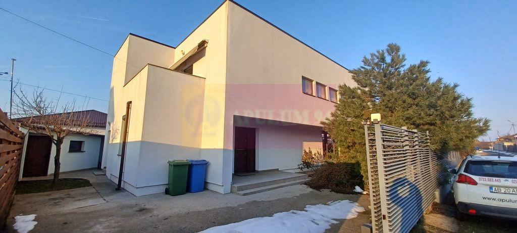 Săbăreni, vilă 210 mp utili, teren 508 mp, la 12 km de...