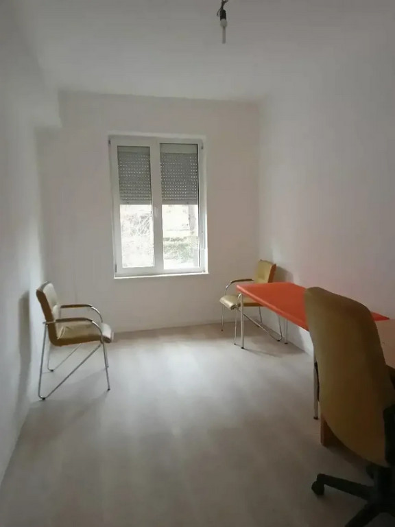 Apartament 3 camere, semidecomandat - zona Centrul Civic