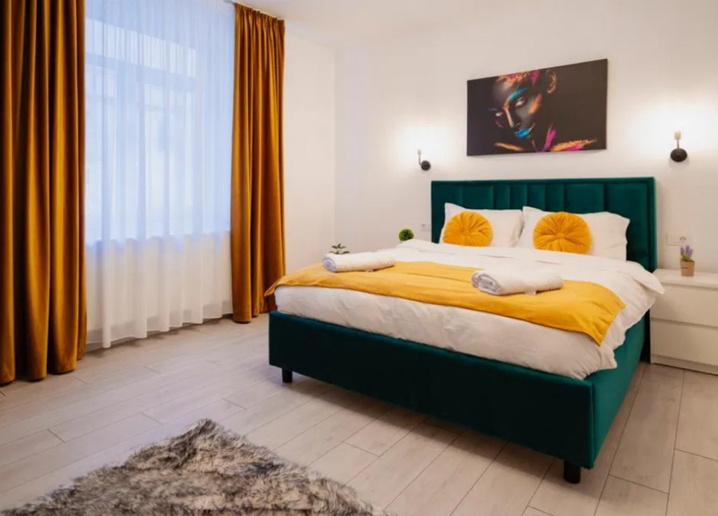 Apartament 2 camere, semidecomandat - zona Centrul Istoric