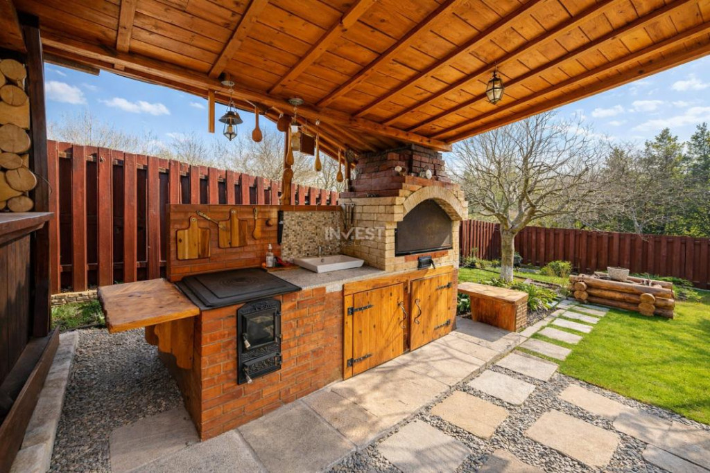 Vilă cu 7 camere și 825 mp teren în cartierul Bucium-Iasi