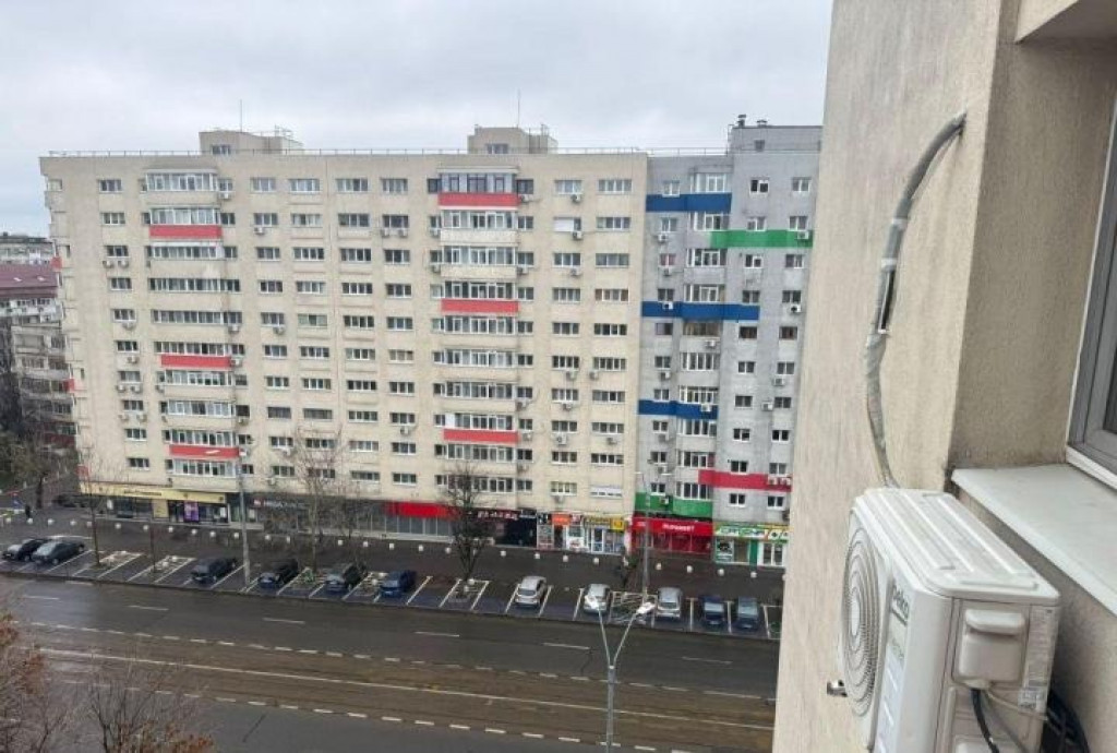 Piata sudului etaj 8 decomandat