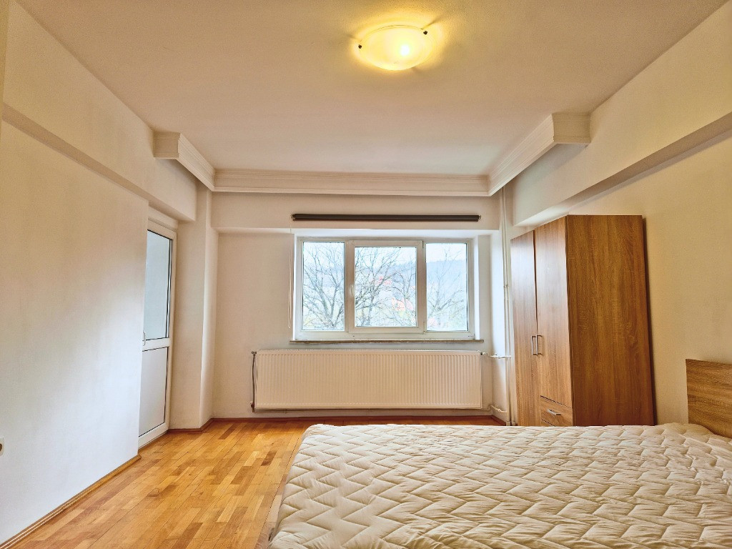 DE INCHIRIAT - 3 CAMERE, CENTRAL, BLOC CU LIFT