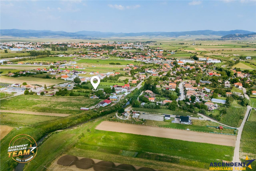 FILM! 2.200 mp, teren intravilan de in Targu-Secuiesc, Ruse