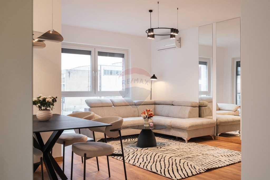 Apartament modern 3 camere, prima închiriere, loc parcar...