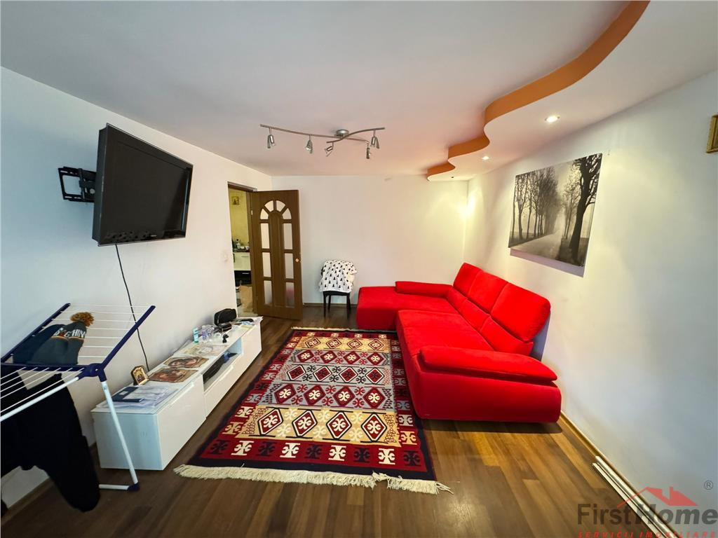 Apartament 2 camere, etaj 2/3, hol patrat, logie balcon, B