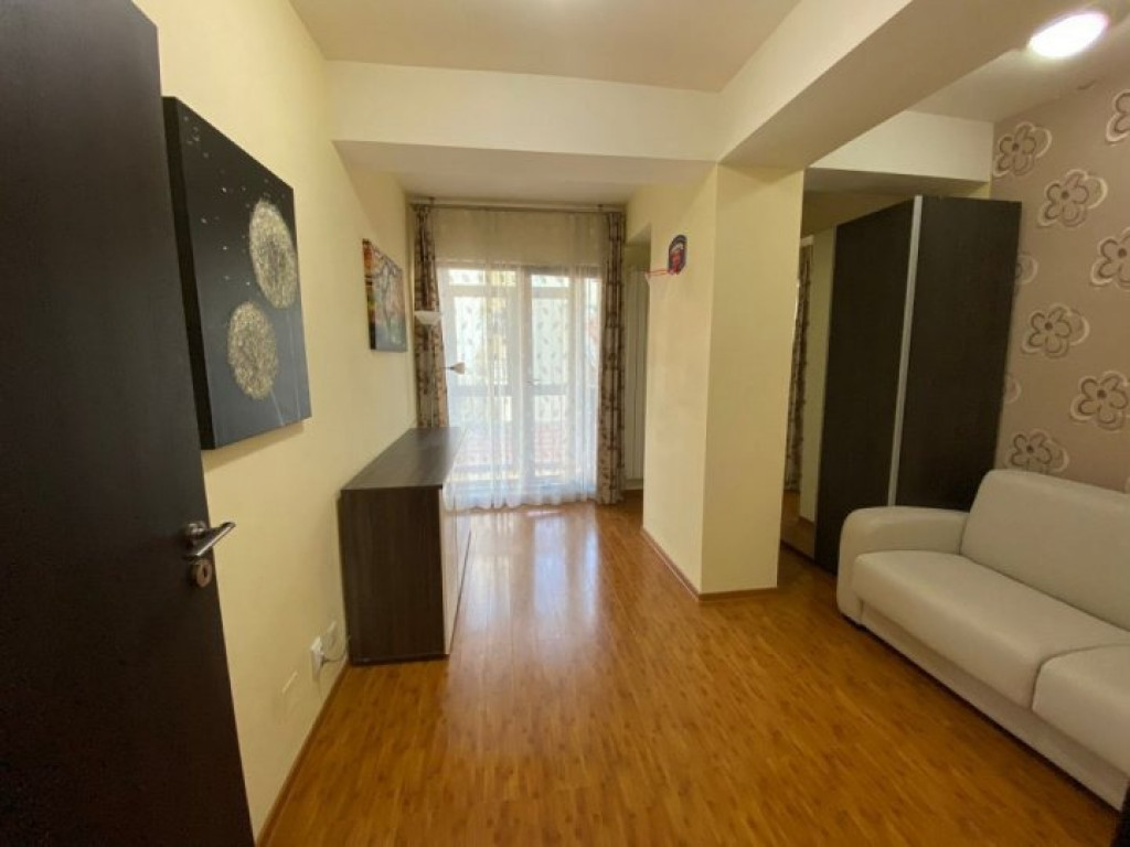Apartament 3 camere bloc nou, lux, 2 locuri parcare subterană si boxa
