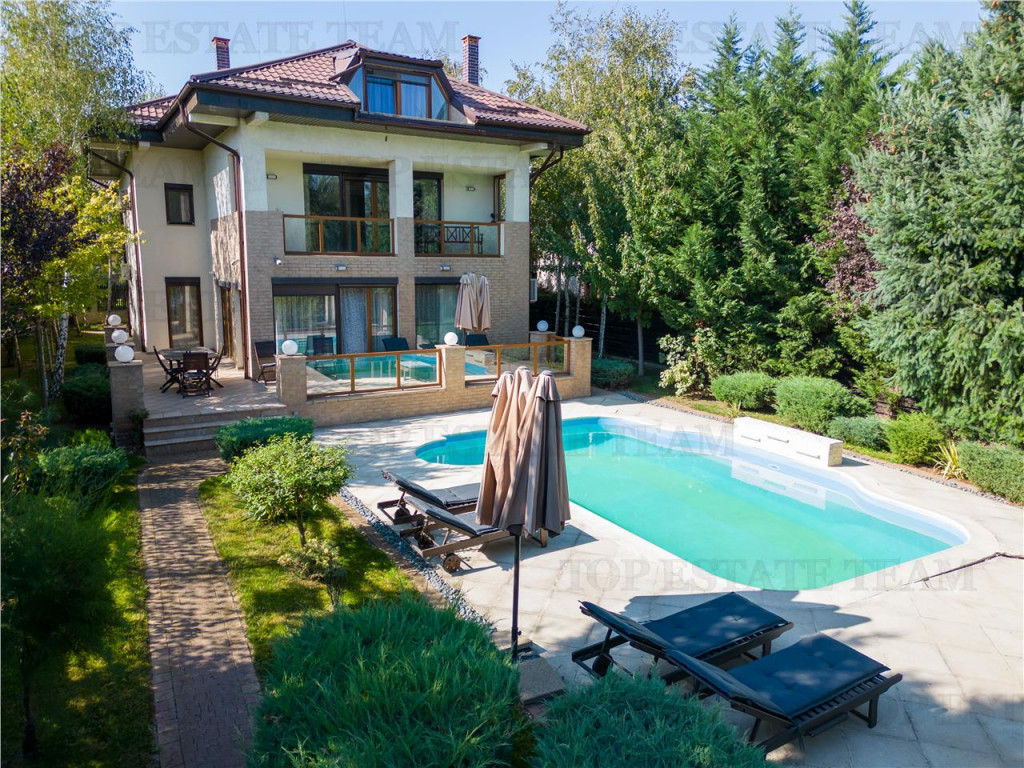 Vila de Lux cu Piscina, Acces direct la Lac si Vedere Panora