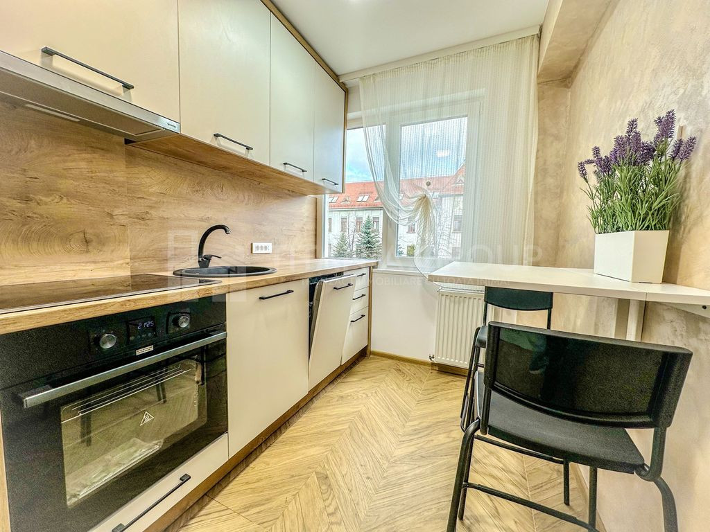 Apartament 2 camere decomandat, prima închiriere, lâng?...