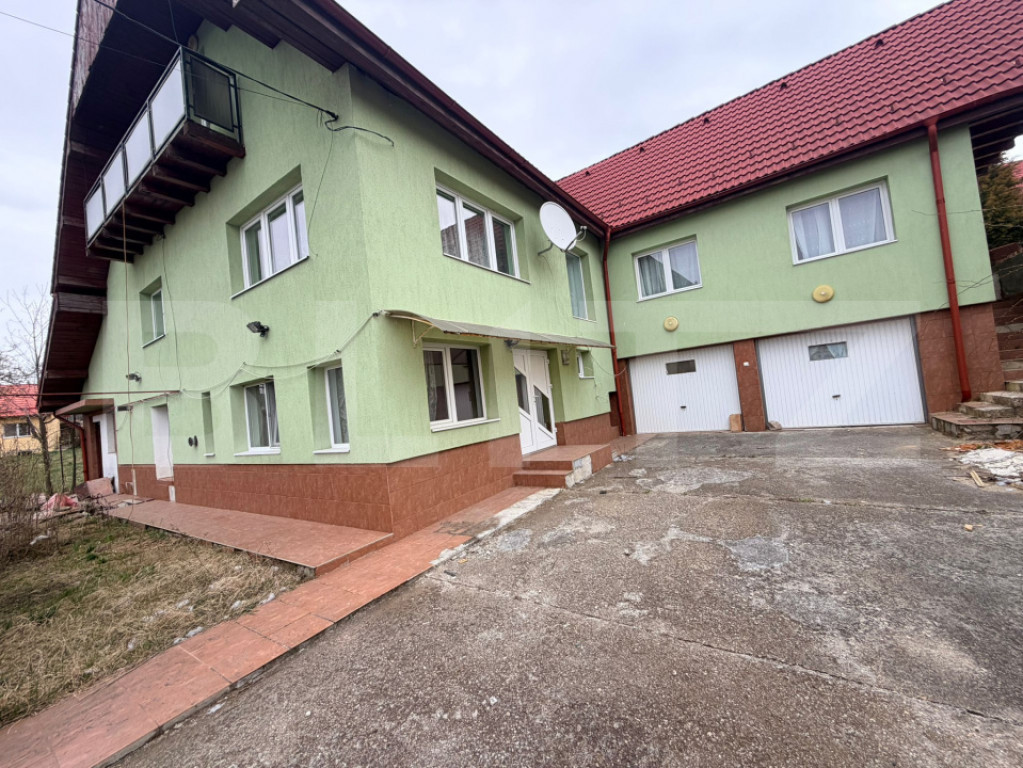 Casa individuala, 546 mp, 8 camere, 2 garaje, 905 mp teren,