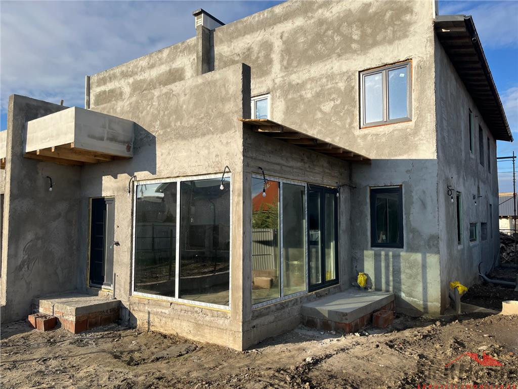 Vila P 1 duplex de in Vanatori cu utilitati