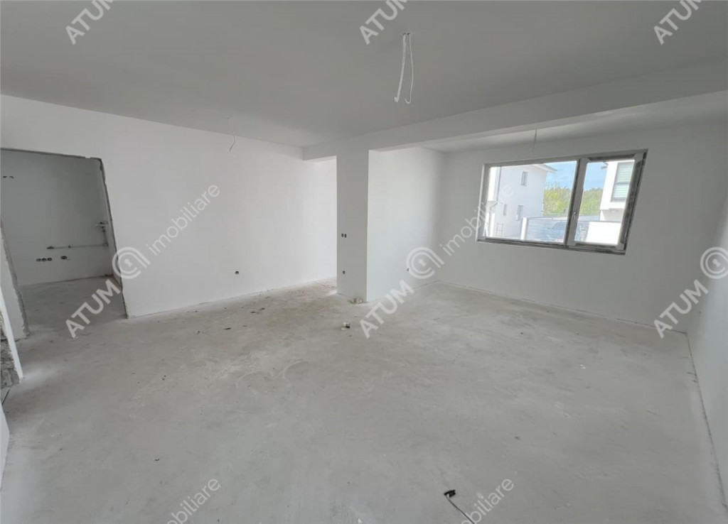 Casa cu 4 camere 2 bai curte de 50 mp zona Calea Cisnadiei S