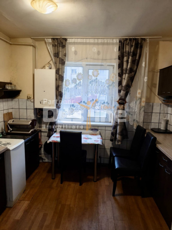 Apartament 2 camere bloc caramida etaj 1