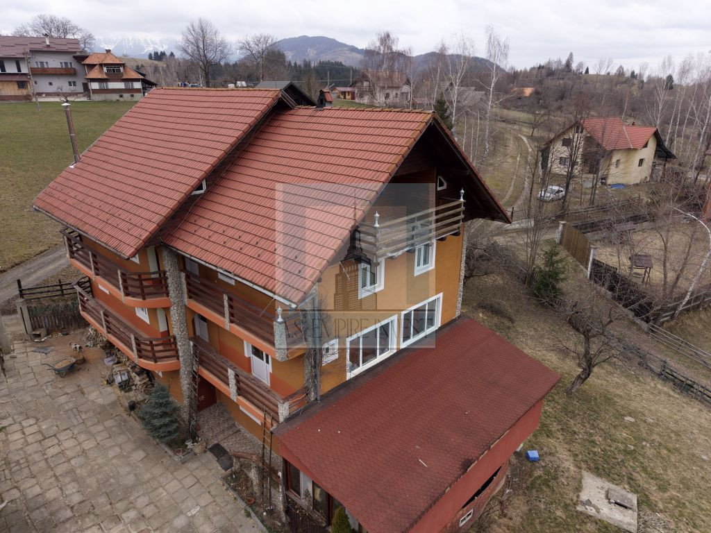 Pensiune 17 camere - zona Bran