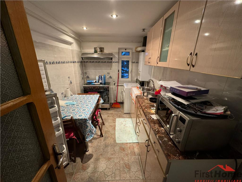 Apartament 3 camere de in Sud, etaj 3, CT, izolat