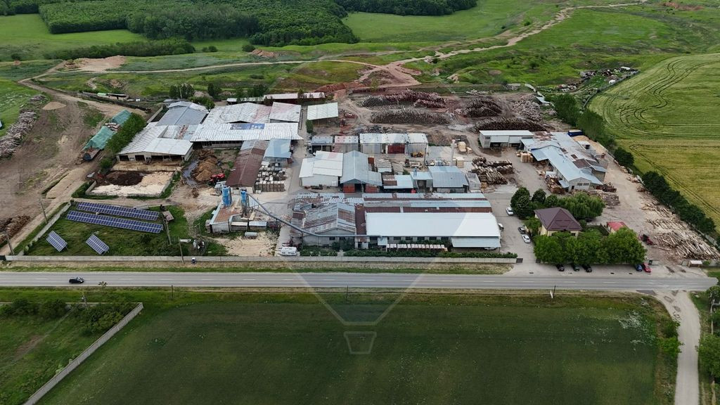 Spațiu industrial de 7,756mp de vânzare