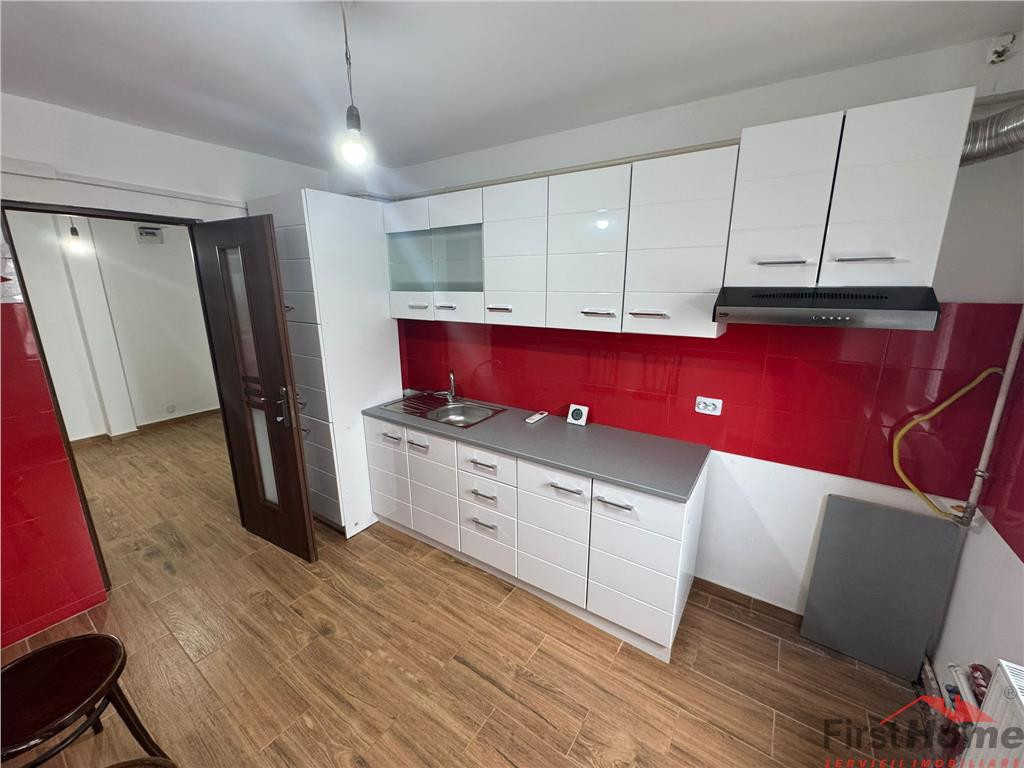 Ap 2 cam, 60 mp utili, et 2/3, hol patrat logie si balcon,re