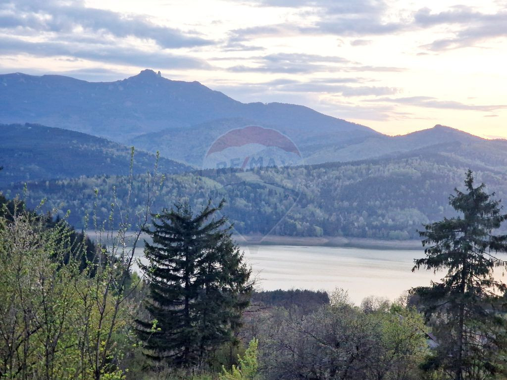 Teren cu vedere la Muntele Ceahlau