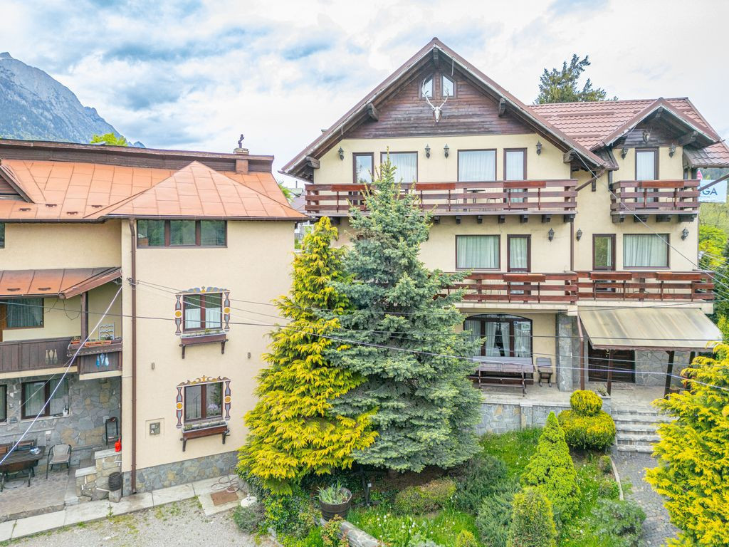 Proprietate deosebită de vânzare în Bușteni - Pensiun...