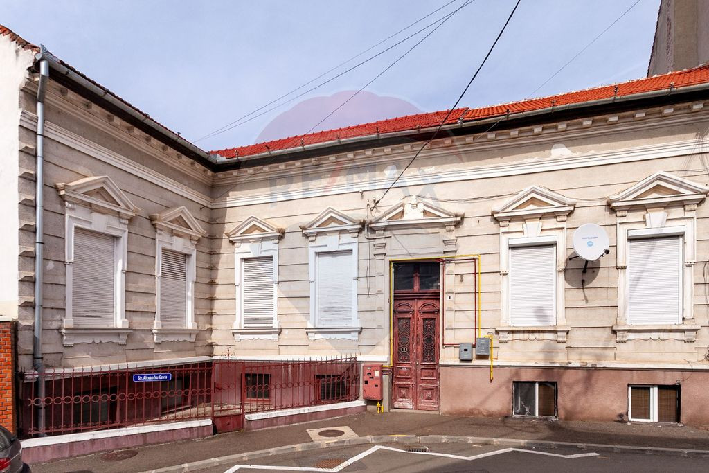 Apartament 4 camere spațioase, curte, zona Piata Catedralei