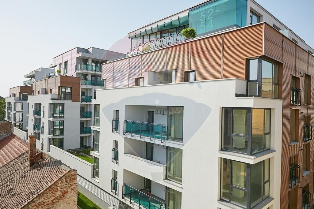 Birou modern 151 mp în Arad Plaza, 2 locuri de parcare