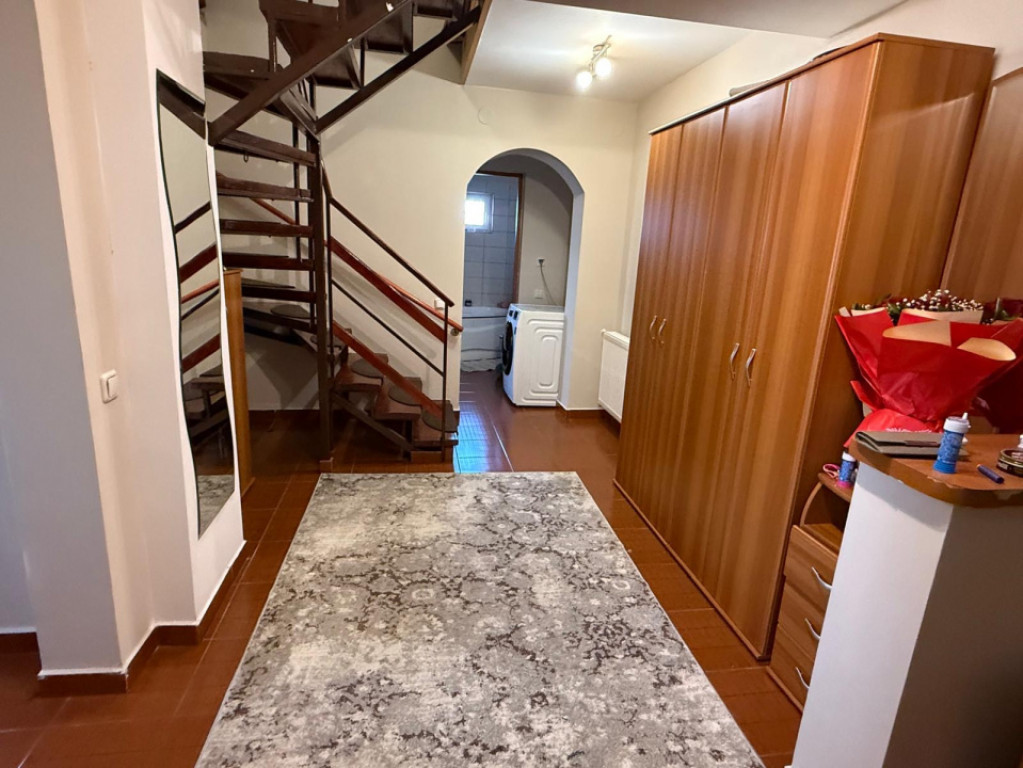 Apartament 4 camere decomandat cu scara interioara, Zona Sar