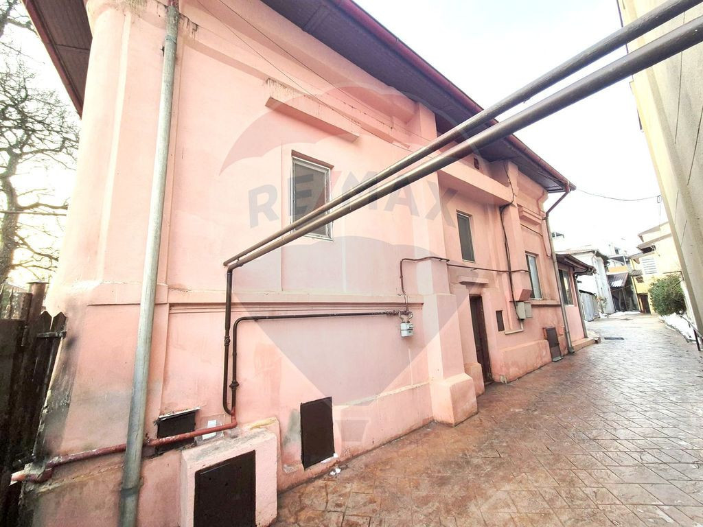 Casa de vanzare pretabila locuinta sau afacere | 13 Septe...